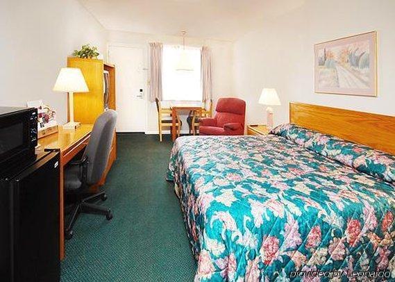 Rodeway Inn Brush Room photo
